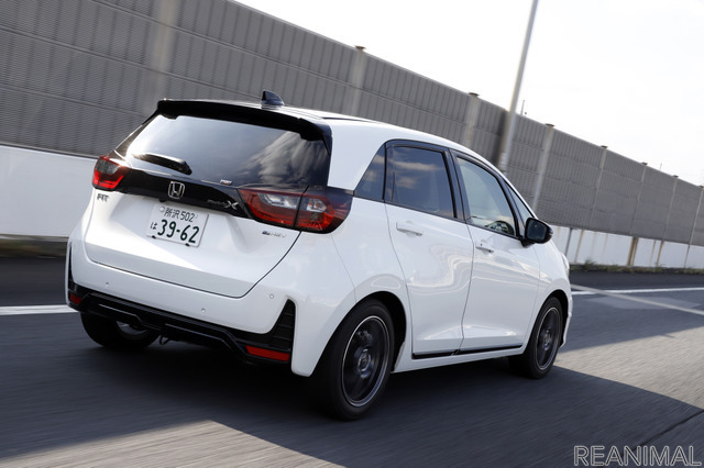 Honda フィット e: HEV Modulo X