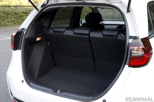 Honda フィット e: HEV Modulo X