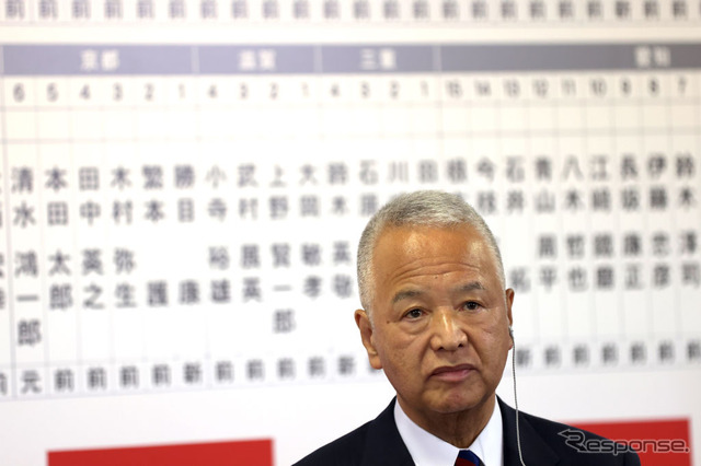 小選挙区で敗れた自民党の甘利幹事長(10月31日)