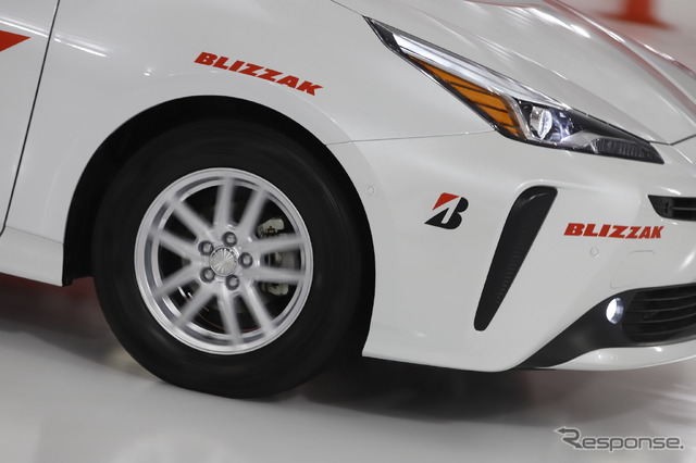ブリヂストン BLIZZAK VRX3を装着したトヨタ プリウス
