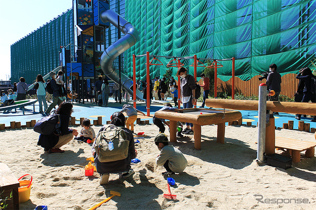 BOAT KIDS PARK モーヴィとこなめの巨大すべり台や砂場も子どもたちは大はしゃぎ