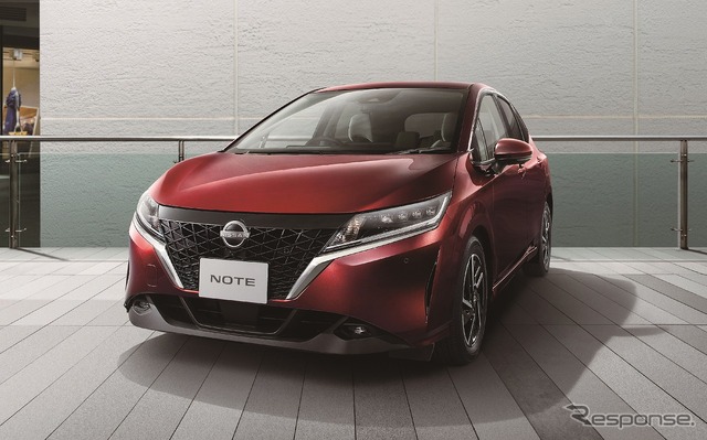 日産 ノート X エアリーグレーエディション（バーガンディー）