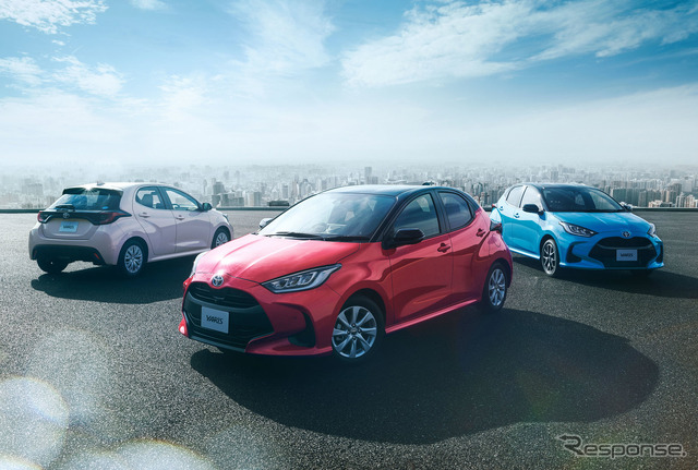 トヨタ ヤリス。左からZ(2WD/CVT)、ハイブリッド G(2WD)、ハイブリッド Z(E-Four)