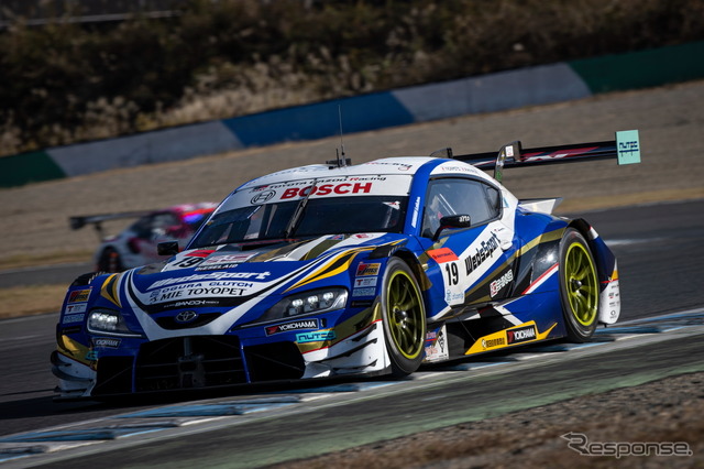 GT500クラス2位の#19 WedsSport ADVAN GR Supra(国本雄資/宮田莉朋)