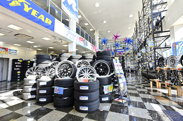 明るく開放感のある店内