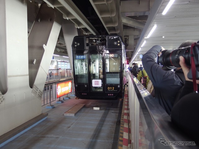 3600形＆アーバンフライヤー0形で行く！　モノレール車両基地見学ツアー