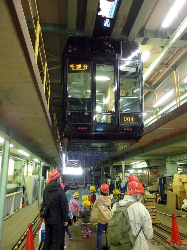 3600形＆アーバンフライヤー0形で行く！　モノレール車両基地見学ツアー