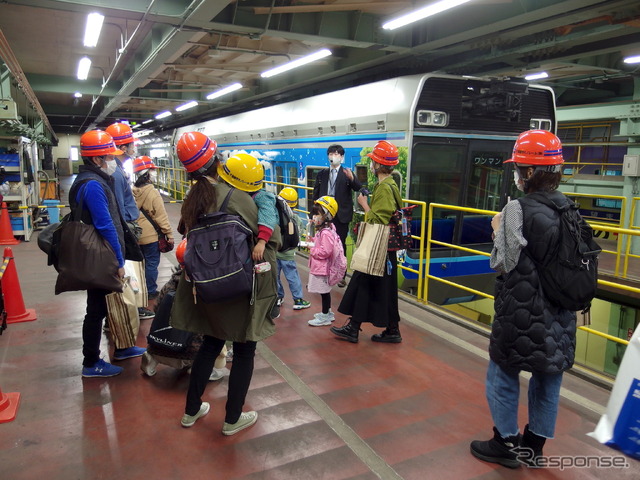 3600形＆アーバンフライヤー0形で行く！　モノレール車両基地見学ツアー