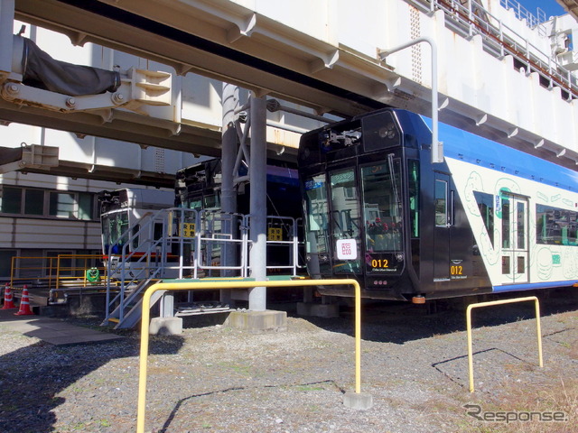 3600形＆アーバンフライヤー0形で行く！　モノレール車両基地見学ツアー