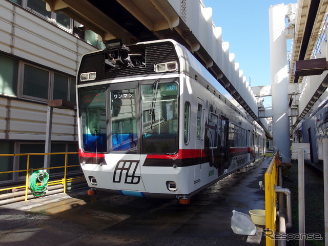 3600形＆アーバンフライヤー0形で行く！　モノレール車両基地見学ツアー