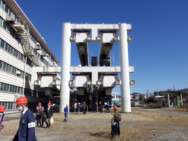 3600形＆アーバンフライヤー0形で行く！　モノレール車両基地見学ツアー