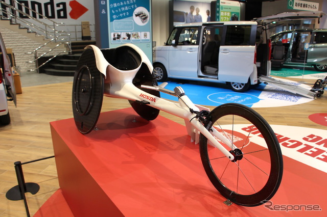陸上競技用車いすのフラッグシップモデル「翔(かける)」