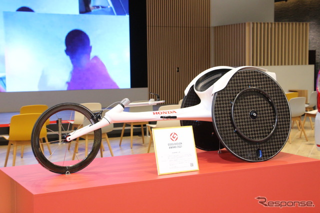 陸上競技用車いすのフラッグシップモデル「翔(かける)」