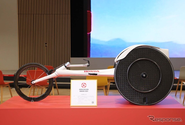 陸上競技用車いすのフラッグシップモデル「翔(かける)」