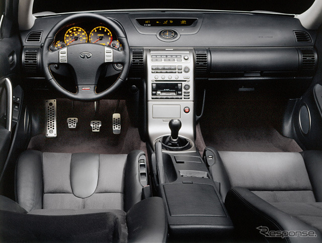 【ニューヨークショー2002速報】日産『スカイライン』クーペ---室内の優雅