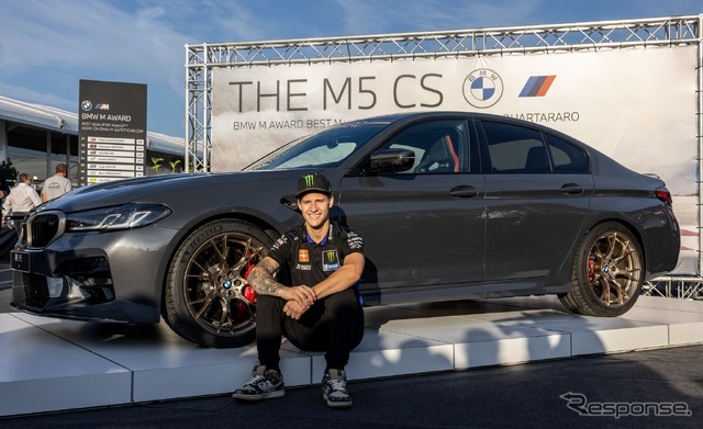 BMW M5 CS を獲得した「MotoGP」の年間予選最速ライダー、ファビオ・クアルタラロ選手