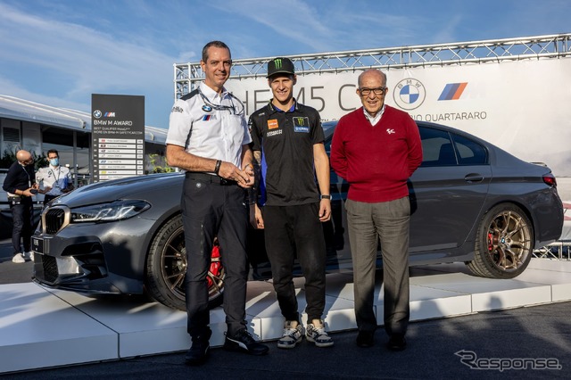 BMW M5 CS を獲得した「MotoGP」の年間予選最速ライダー、ファビオ・クアルタラロ選手