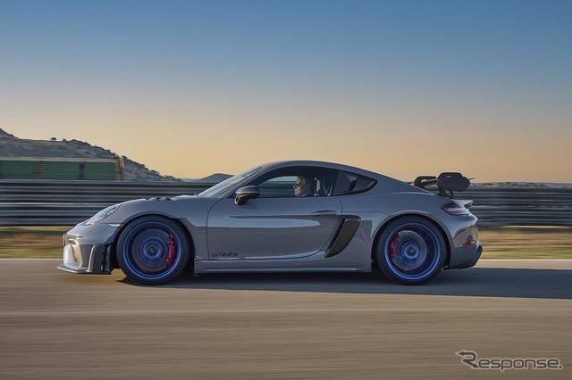 ポルシェ ケイマンGT4 RS