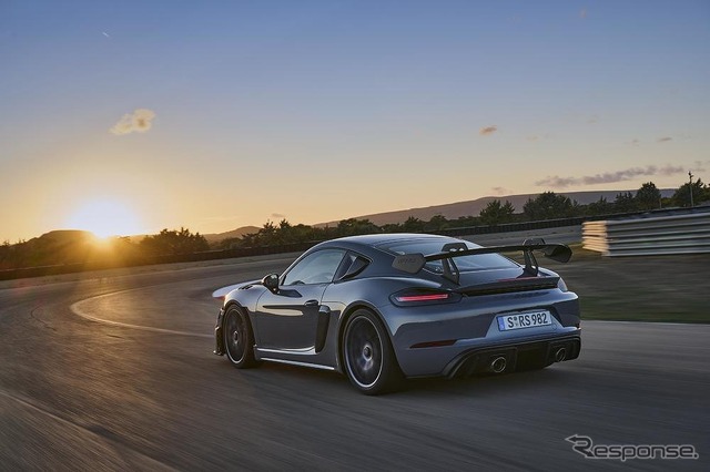 ポルシェ ケイマンGT4 RS