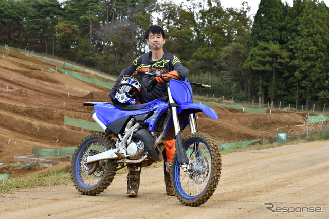 ヤマハ YZ125と青木タカオ氏