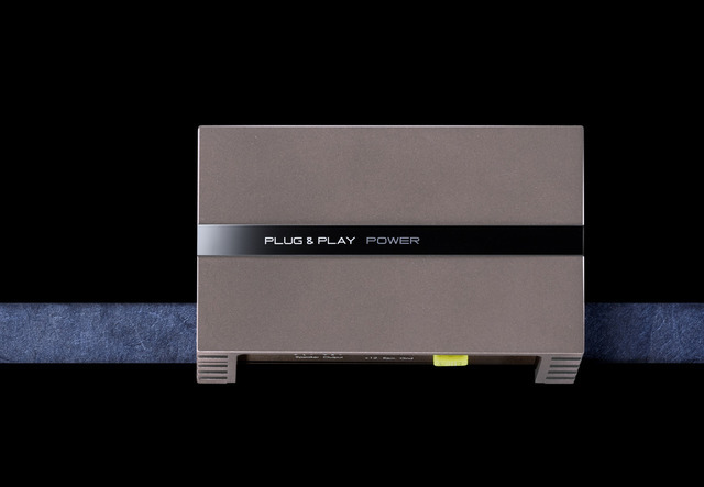 外部パワーアンプの一例(プラグアンドプレイ・PLUG&PLAY POWER)。