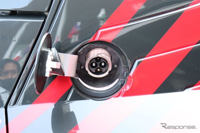 AERO-Yの充電ポート。この形状の車種といえば…