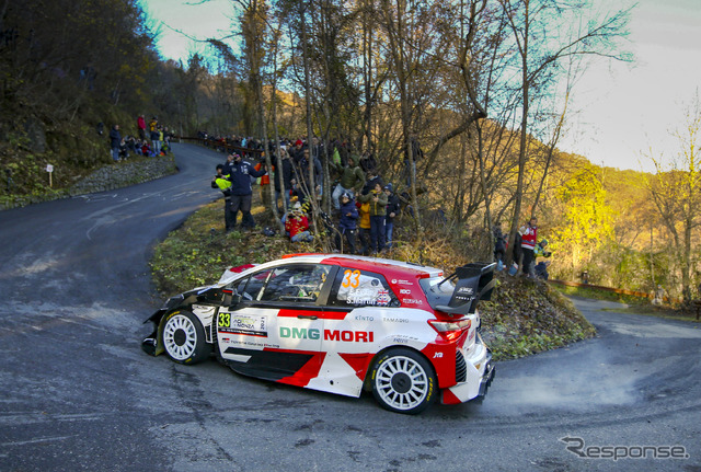 最終戦2位の#33 エバンス(トヨタ・ヤリスWRC)。