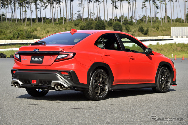 SUBARU 新型 WRX S4 STI Sport R EX(アクセサリー装着車)