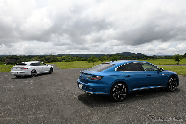 VW アルテオン シューティングブレーク(左)と VW アルテオン TSI 4MOTION(右)