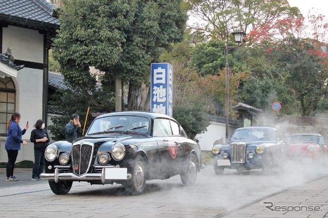 別府温泉に到着したランチア アウレリアGT