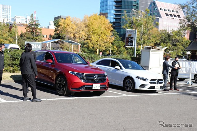 JAIA輸入電動車試乗会:メルセデスベンツEQC400 4MATIC(向かって左)とメルセデスベンツA250eセダン