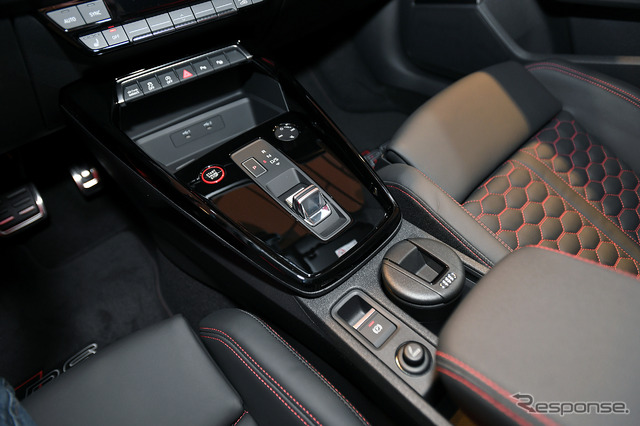 アウディ新型RS 3 スポーツバック 7速Sトロニックトランスミッション