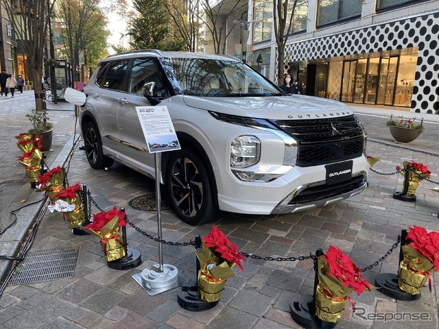 三菱 アウトランダー PHEV（12月2日、Marunouchi Street Park 2021 Winter）