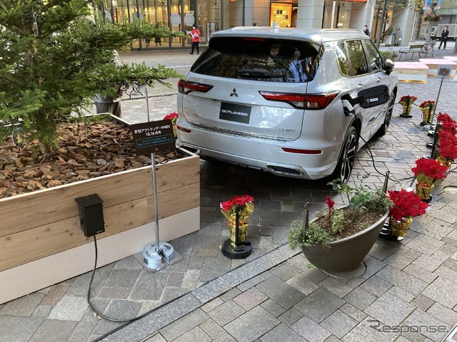 三菱 アウトランダー PHEV（12月2日、Marunouchi Street Park 2021 Winter）