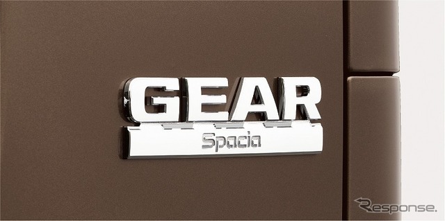 スズキ スペーシア ギア マイスタイル GEARエンブレム［ホワイト］（バックドア）