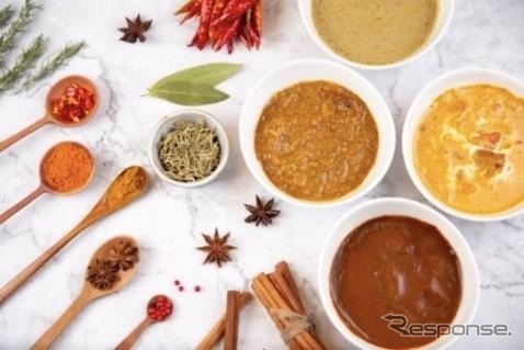 10種類のスパイスがスープに溶け込む