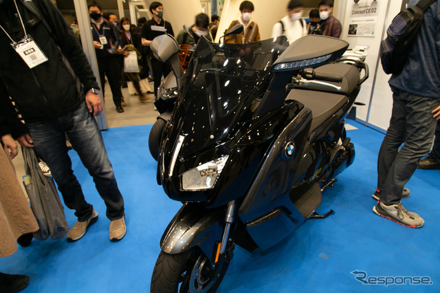 BMW、最新機種『CE 04』を展示…EVバイクコレクション2021