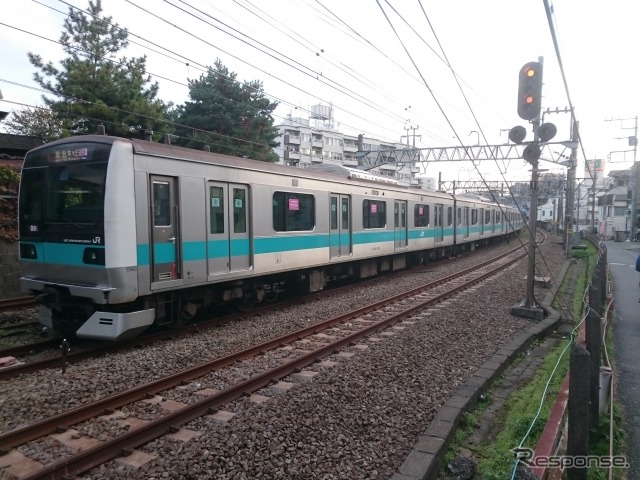 JR東日本の営業列車として3月から初めて自動運転が開始された常磐緩行線のE233系2000番台。