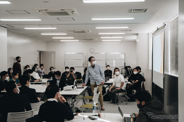 日本ワーケーション協会の箕浦龍一氏によるプレゼン風景