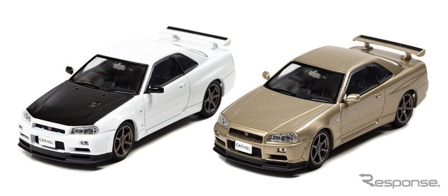 日産 スカイライン GT-R VスペックII N1（左）とMスペック Nur（右）