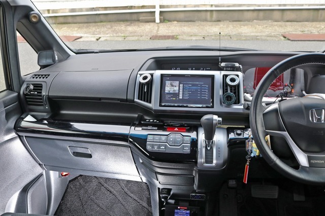 car audio newcomer! ホンダ ステップワゴン(オーナー:中西博紀さん) by custom&car Audio PARADA 前編