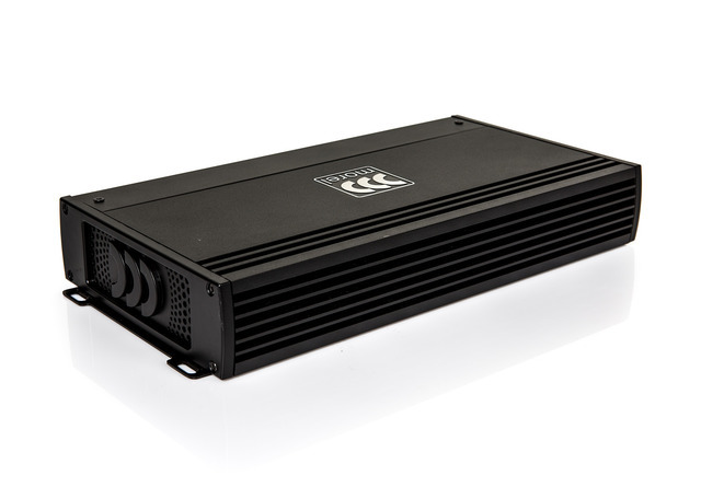 外部パワーアンプの一例(モレル・MPS 4.400)。