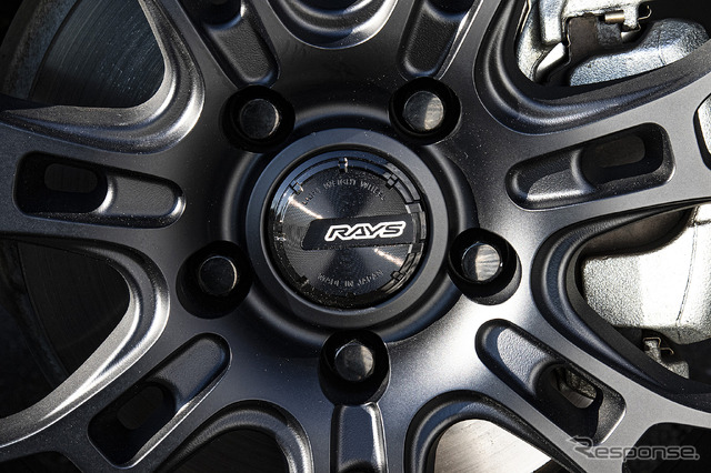 【レイズ GramLights 57BNX】推奨サイズ:17×7.0J Inset38 5H-114.3/カラー:マットグラファイト/タイヤサイズ:LT245/65R17(デリカD:5 x 社外ホイール )