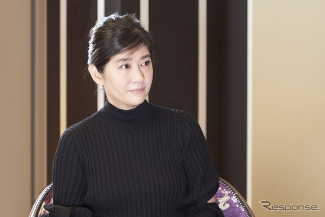 小谷真生子氏