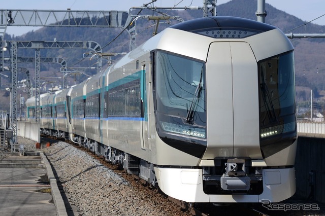 野岩鉄道、会津鉄道直通列車で停車駅の見直しが行なわれる特急『リバティ』。