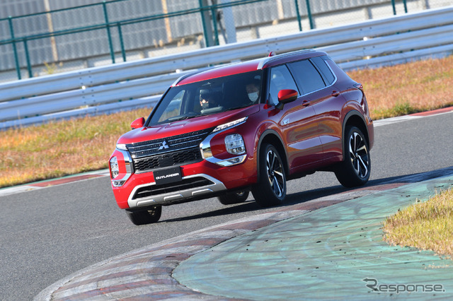 三菱アウトランダー（日本カーオブザイヤー10ベスト試乗会）