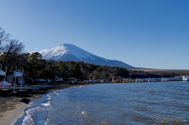 昼間の天気のいい日だとこんなキレイな富士山が見られる。