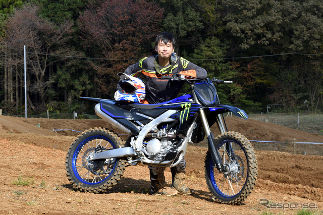 ヤマハ YZ250Fと青木タカオ氏