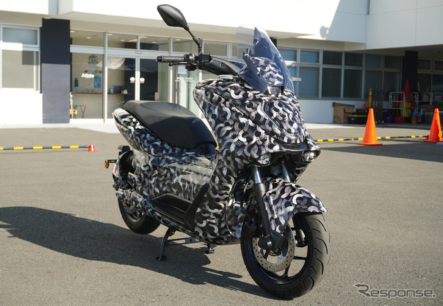 ヤマハが15日に初公開した125ccクラスのEV開発車両