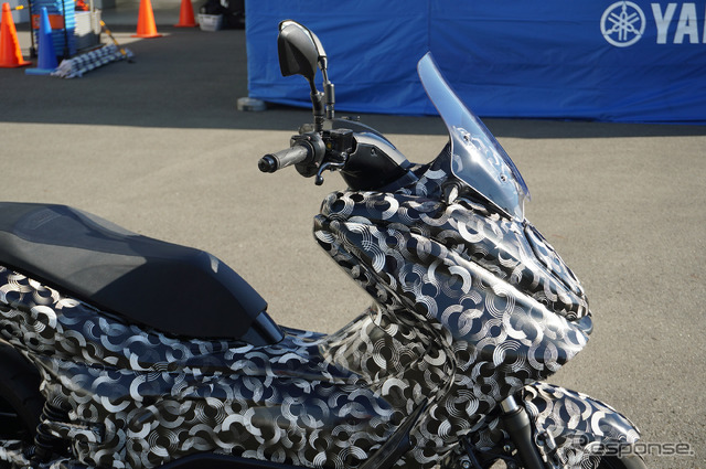 ヤマハが15日に初公開した125ccクラスのEV開発車両